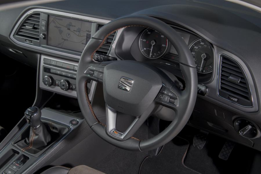 Панель приборов Seat Leon X-Perience 4Drive 2017 года  (UK) (фото 35 из 40)